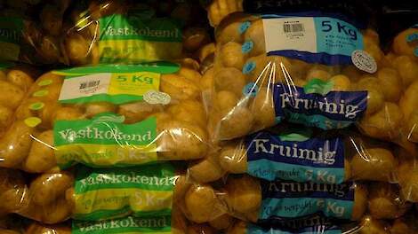 aardappelen in schap supermarkt