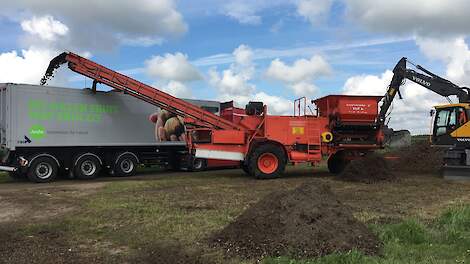 Zetmeelaardappelen laden voor verwerking bij Avebe