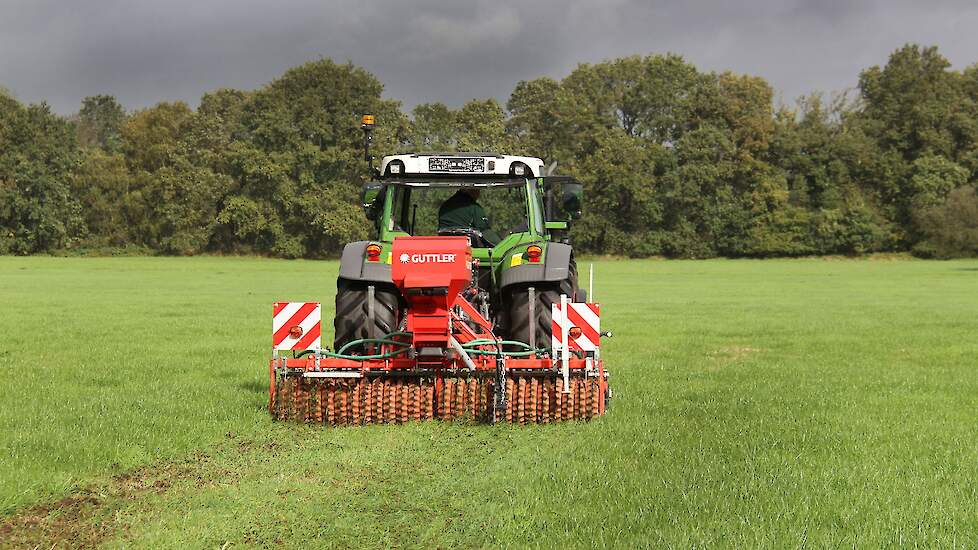 Afbeelding ter illustratie. Demo doorzaaien van grasland.