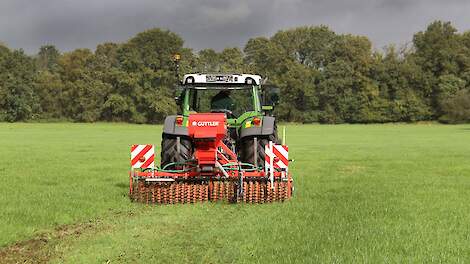 Afbeelding ter illustratie. Demo doorzaaien van grasland.