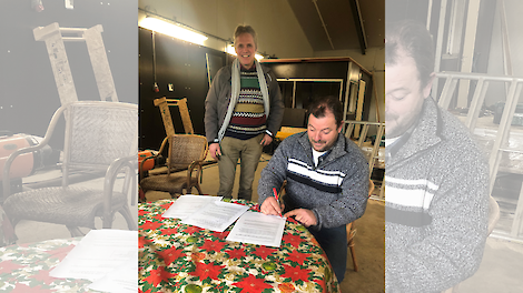 Cees Hardebol is een van de drie boeren die de langjarige beheerovereenkomst heeft getekend.