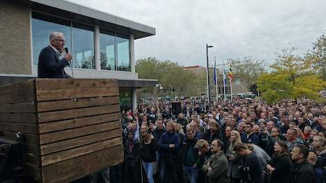 Archiefbeeld: Ben Haarman spreekt tijdens een boerenprotest bij het provinciehuis in Zwolle in 2019.