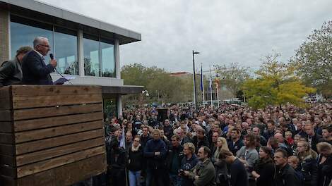 Tijdens een van de boerenprotesten, sprak LTO Noord regio Oost-voorzitter Ben Haarman de boeren toe die zich hadden verzameld bij het Overijsselse provinciehuis in Zwolle.