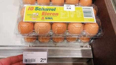 In het eierschap van Albert Heijn liggen momenteel tien gangbare bruine scharreleieren voor 2,69 euro met daarnaast tien witte één ster Beter Leven scharreleieren voor 1,70 euro.