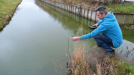 Door middel van specifieke apparatuur worden de zoutgehaltes in het water gemeten