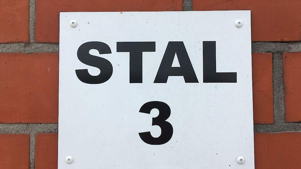 Het stalnummer op een stal moet overeenkomen met het stalnummer in Mijn Avined. Dit is sinds 1 maart verplicht binnen IKB Ei.