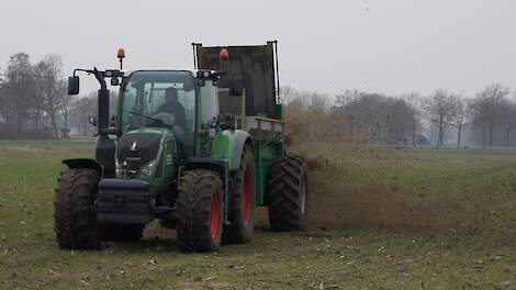 Organische mest uitrijden