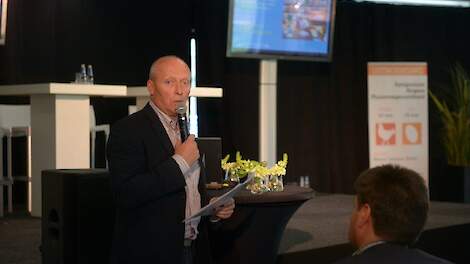 Voorzitter Danny Coulier (foto) van de Landsbond Pluimvee pleit voor een gelijke behandeling. „We willen een gelijkschakeling met de rest van de industrie. Het is een doorn in het oog dat we op een andere manier behandeld worden als de rest van de industr