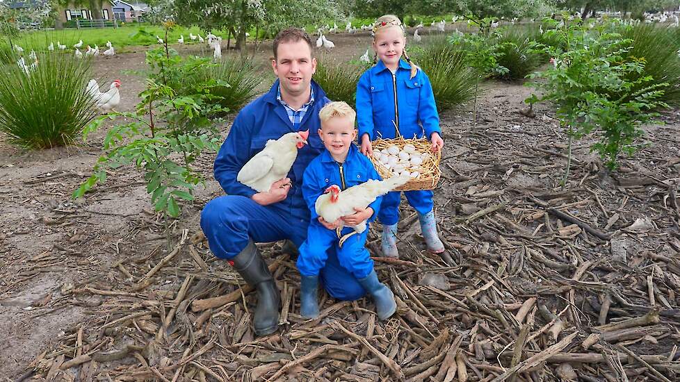 „Eierhandelaren zouden betere eierprijzen moeten kunnen bieden op lange termijn. Met een half centje of cent meer per vrije uitloopei kan ik al een stuk beter uit de voeten”, zegt leghennenhouder Harmen Hardeman (zie foto) uit Renswoude (GD).