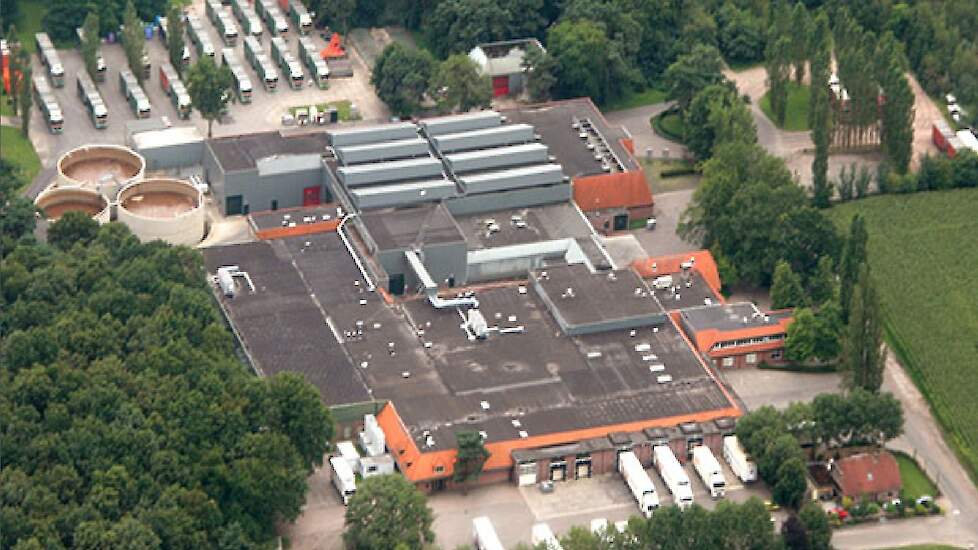 Een luchtfoto van het bedrijfsterrein van vleeskuikenslachterij GPS in Nunspeet. Beeld: GPS Nunspeet