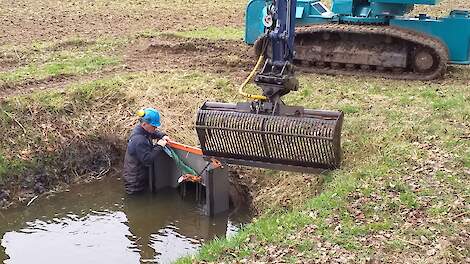 Waterschap WRIJ plaatste eerder dit jaar de honderdste boerenstuw, in samenspraak met LTO Noord. Maandag was er een webinar over de droogteaanpak in Oost-Nederland.