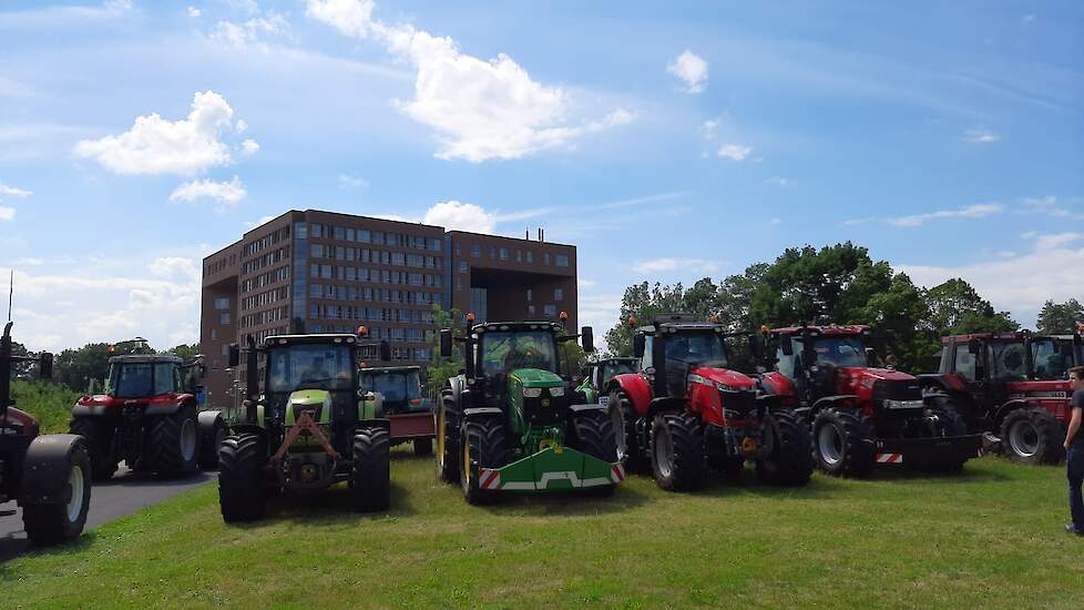 Boeren protesteren bij Wageningen University & Research (WUR)