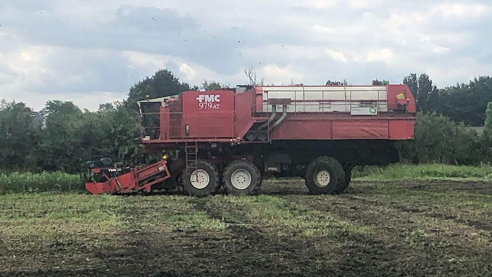 Een machine van vanRijsingen aan het werk in Leuth (GD).