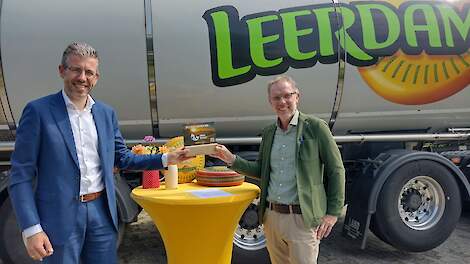 Donderdag 7 augustus 2021 ondertekenden Arie Griffioen, Manager Milk Supply, en Marien Borgstein, landelijk voorzitter Boert Bewust, de overeenkomst.