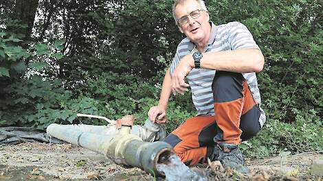 Akkerbouwer Jan Veenink heeft sinds 1989 een vergunde waterbron. Sinds zijn overstap in 2018 naar biologisch, is het bronwater voor zijn bedrijf van levensbelang.