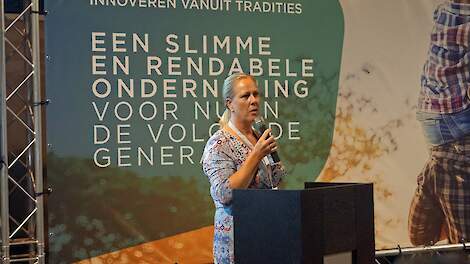 Hennie de Haan nam afgelopen woensdag 8 september live afscheid als voorzitter van de Nederlandse Vakbond Pluimveehouders (NVP) op de Dutch Poultry Expo.