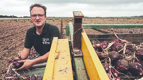 Wouter Reijers: „Als de nachten in het voorjaar koud zijn, legt de compost een isolerend laagje over de bodem, waardoor de grond minder afkoelt en de bodemtemperatuur constant blijft. Daardoor wordt de groei van het gewas gestimuleerd."