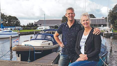 Klaas en Betty Bakker bij de in 2014 aangelegde haven naast de camping.