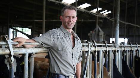 Jeroen van Maanen gaat biologisch boeren, maar houdt het gas er op.  „Je zult mij niet zien met geitenwollen sokken en een strootje op m'n lip.”