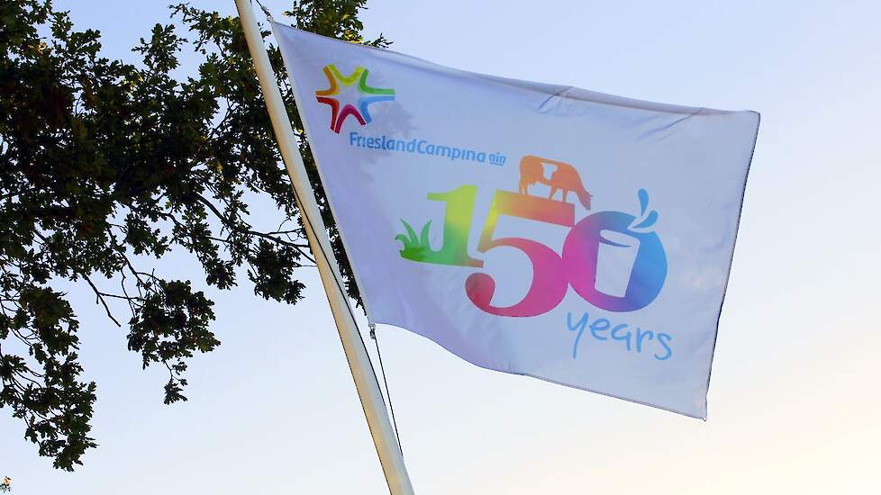 In september dit jaar bestond coöperatie Royal FrieslandCampina 150 jaar. Alle leden-leveranciers ontvingen een gratis vlag om het jubileumjaar luister bij te zetten.