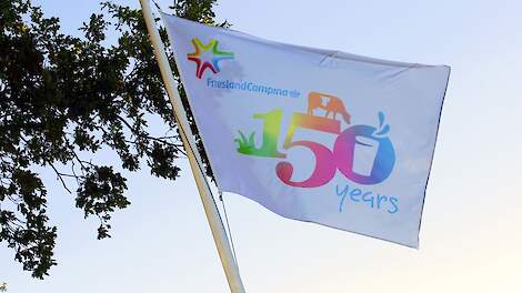 In september dit jaar bestond coöperatie Royal FrieslandCampina 150 jaar. Alle leden-leveranciers ontvingen een gratis vlag om het jubileumjaar luister bij te zetten.
