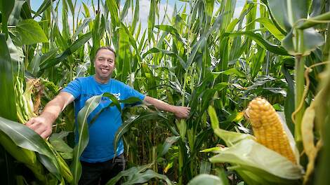 Udenaar Geert Hol is één van de pioniers in het project van een mengteelt van mais en klimbonen.