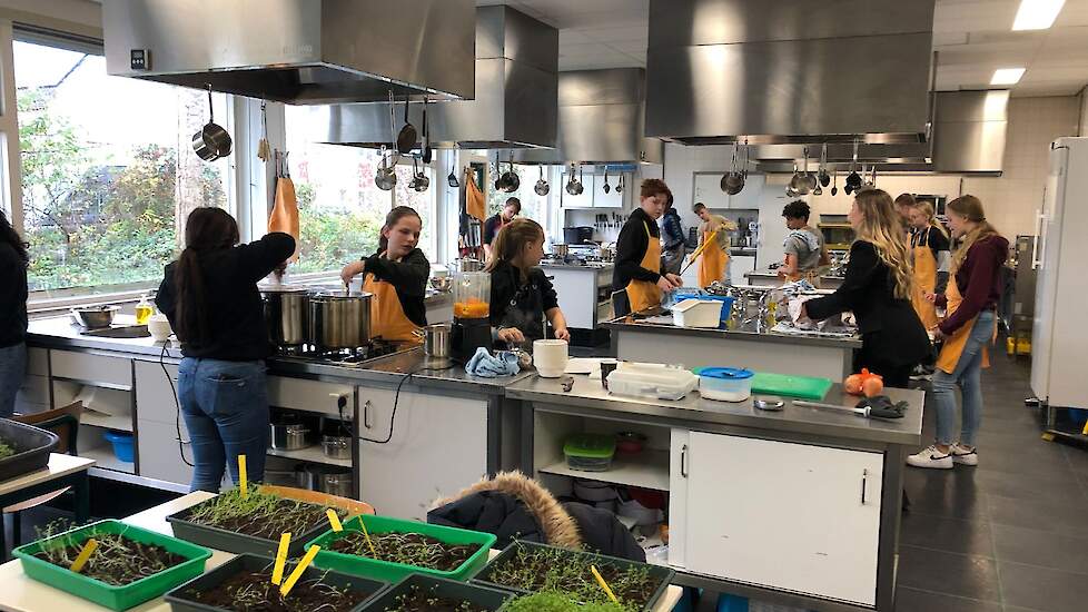 Basisschoolleerlingen kennis maken met de hele voedselketen stond 23 november centraal op Aeres VMBO Lelystad