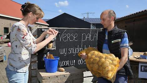 Particuliere verkoop van landbouwproducten - hier in Mijnsheerenland - verlevendigt het platteland.