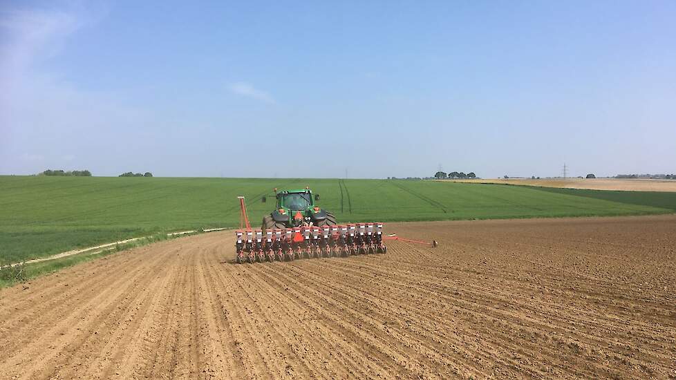 Voor 12 maatregelen om meer water vast te houden op landbouwpercelen kunnen  agrariërs subsidie aanvragen.