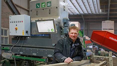 Het bedrijf van Frank Kielstra sorteert ook aardappelen voor anderen. „Hoe meer problemen in de pootgoedteelt, hoe meer werk wij hebben.”