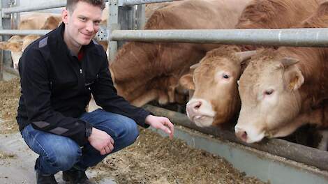 Een klantenkring van meer dan 500 personen helpt vleesveehouder Geert Willems van Dijk om een goede prijs te ontvangen voor het vlees van zijn dieren.