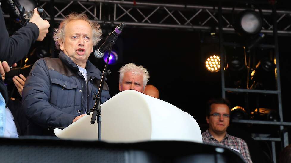 Henk Henk Bleker, hier nog in functie als voorzitter van Vee &amp; Logistiek Nederland, tijdens de grote stikstofdemonstratie op het Malieveld in oktober 2019.