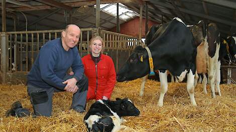 Martin en Mariska (vader en dochter) zijn de drijvende krachten achter de verbreding van het melkveebedrijf.
