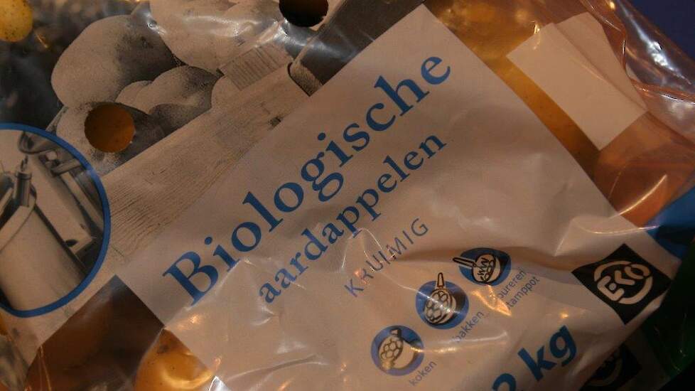 biologische aardappelen in supermarkt