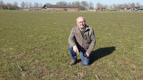 Tonny Rupert bij zijn vondst.