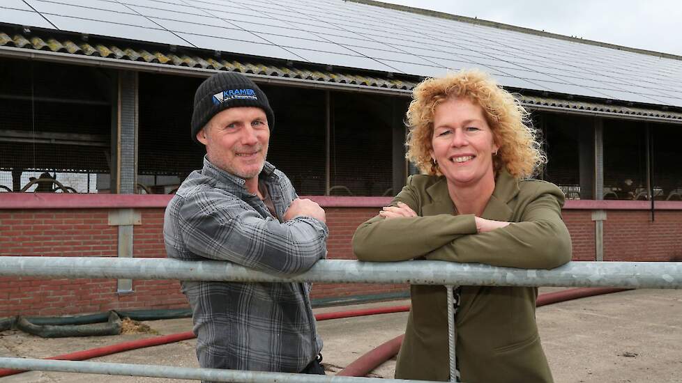 Tineke en Henk Elshof waren in 2017 de eerste melkveehouders die hun dak verhuurden voor zonnepanelen. Ze willen in de toekomst compleet energieneutraal worden.