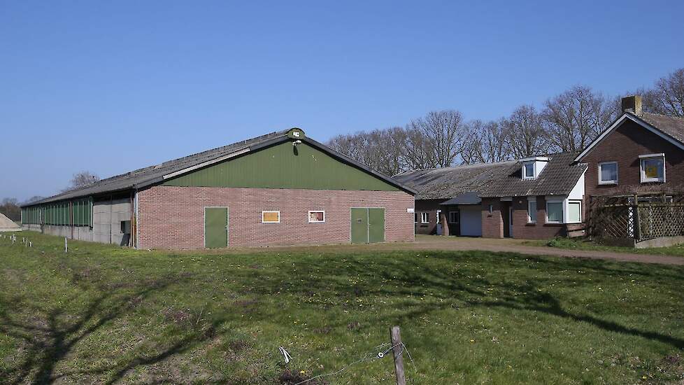 Afbeelding van een leegstaande boerderij ter illustratie.