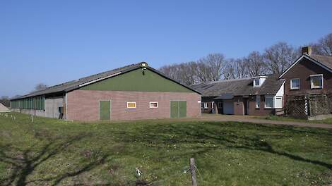 Afbeelding van een leegstaande boerderij ter illustratie.