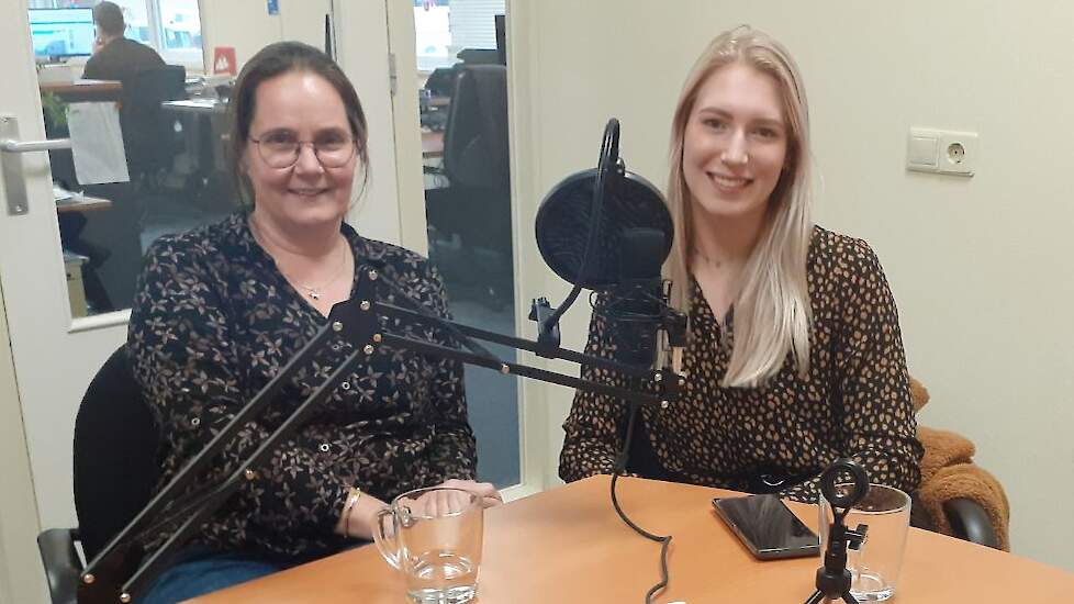 Marije Brummelhuis-Thybaut (links) en Desi Keurntjes (rechts) delen in de podcast hun ervaring met de PR-cursus.