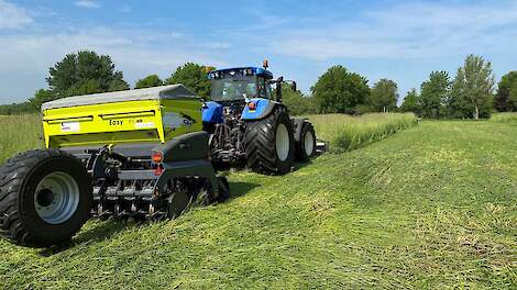 Directzaai van boekweit in gerolde winterrogge/winterwikke is volgens Agrifirm een voorbeeld van regeneratieve landbouw waarbij het bodemleven wordt gestimuleerd en de grond minimaal wordt bewerkt.