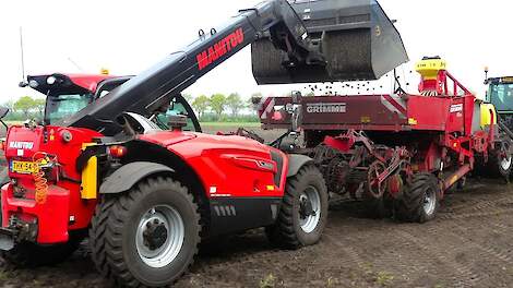 Aardappelen poten met Grimme en Miedema. Landb. Buijs Emmer-Compascuum.