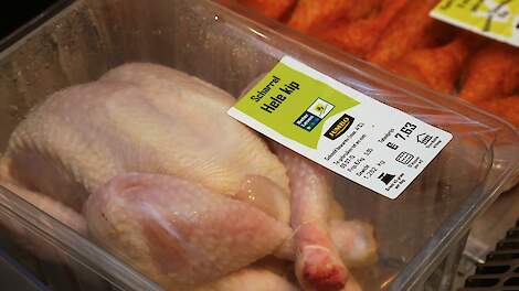 Een grote groep vleeskuikenhouders vreest dat supermarkten minder kip verkopen na de omschakeling naar verse kip met minimaal 1 ster BLK.