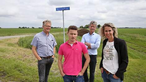 Jan Idsardi (links) en Anco (midden, voor), Kees (midden, achter) en Bianca van der Bos (rechts).