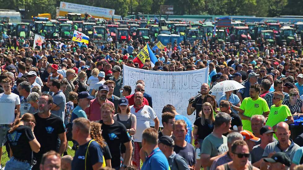 Het massale protest in Stroe van afgelopen woensdag krijgt vandaag een vervolg met ongecoördineerde acties in het hele land.