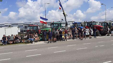 Blokkade bij distributiecentrum in Oosterhout (GD).