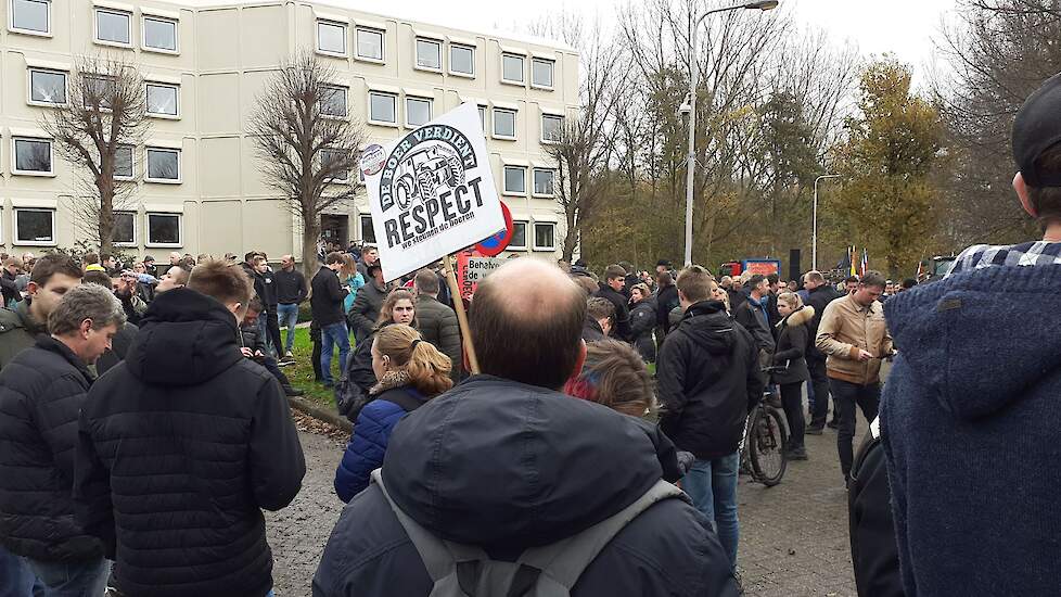 FDF hield op 17 november 2020 een boerenprotest in de buurt van het CBL-hoofdkantoor in Leidschendam (ZH).