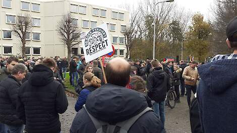 FDF hield op 17 november 2020 een boerenprotest in de buurt van het CBL-hoofdkantoor in Leidschendam (ZH).