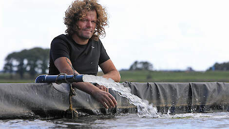 Het eerste water is inmiddels opgeslagen in de bodem bij akkerbouwer Klaas Schenk.