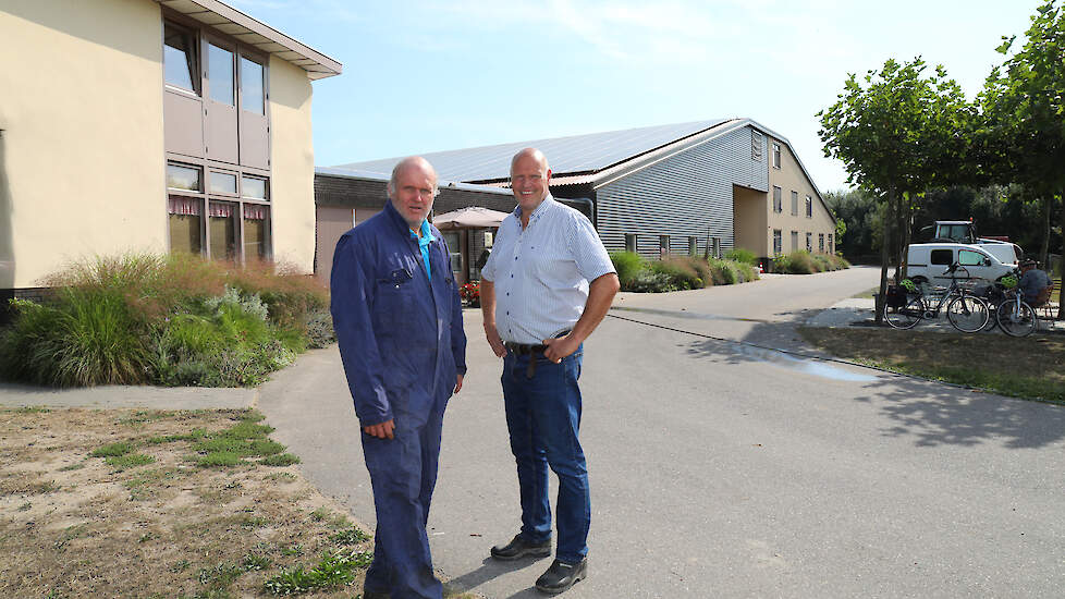 Jan (links)en Willem Groenenberg willen samen met de gemeente Altena een Food Health Center realiseren en denken ze erover om de melkveetak uit te breiden.