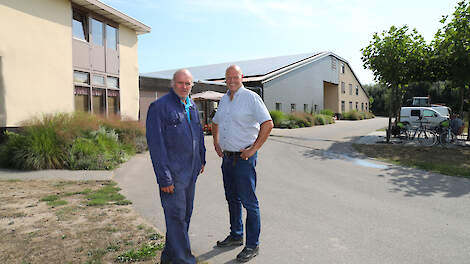 Jan (links)en Willem Groenenberg willen samen met de gemeente Altena een Food Health Center realiseren en denken ze erover om de melkveetak uit te breiden.